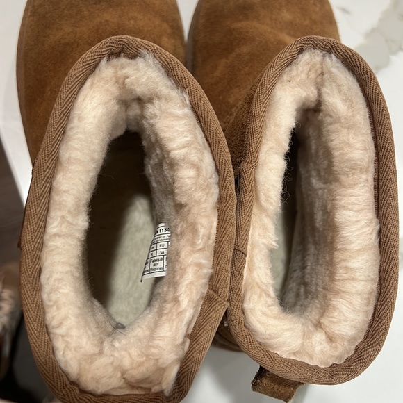 Uggs Womens - Picture 14 of 15